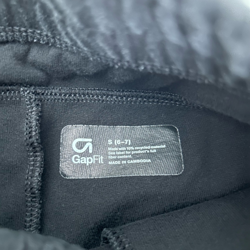 GapFit boy’s black athletic shorts S (6-7) - Picture 3 of 4